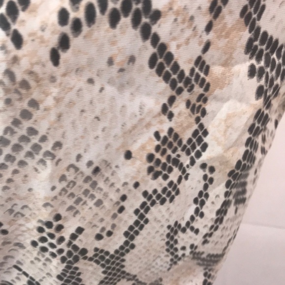 Express Snake Print Blouse - Picture 4 of 4